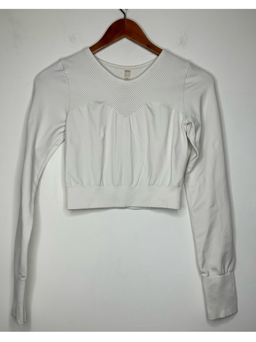 Varley Cropped Long Sleeve Athletic Shirt Size Small